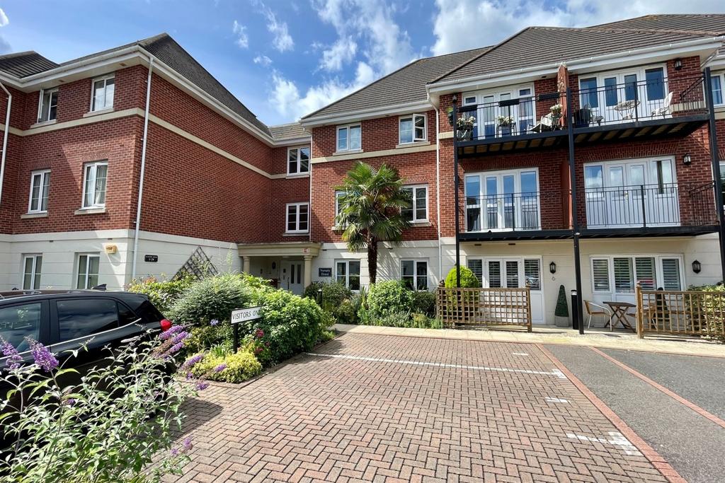 Chandlers Ford 2 bed flat for sale £350,000