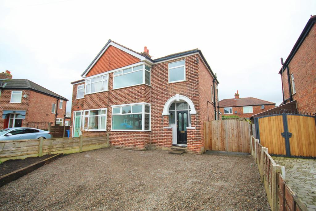 Bradwell Avenue, Stretford, M32 9RU 3 bed semidetached house £1,200