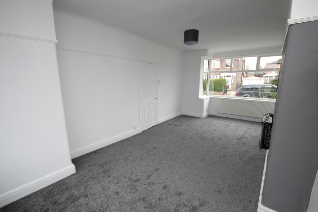 Bradwell Avenue, Stretford, M32 9RU 3 bed semidetached house £1,200