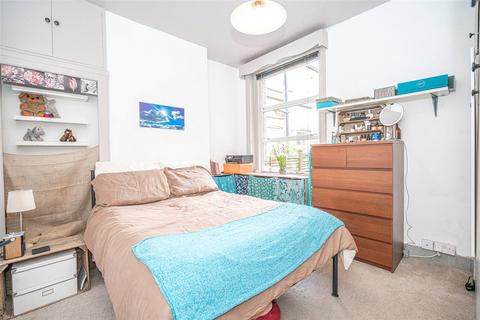 33 Kitchener Road, London, N2 8AS