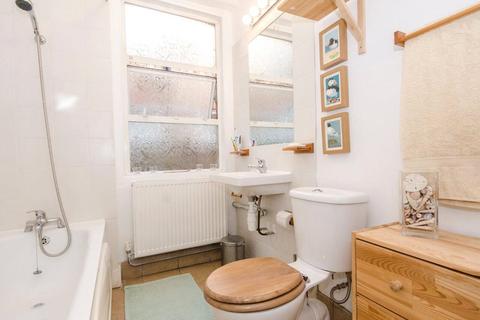 33 Kitchener Road, London, N2 8AS