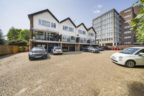 9, Elizabeth Court Yew Tree Road, Slough, SL1 2AH