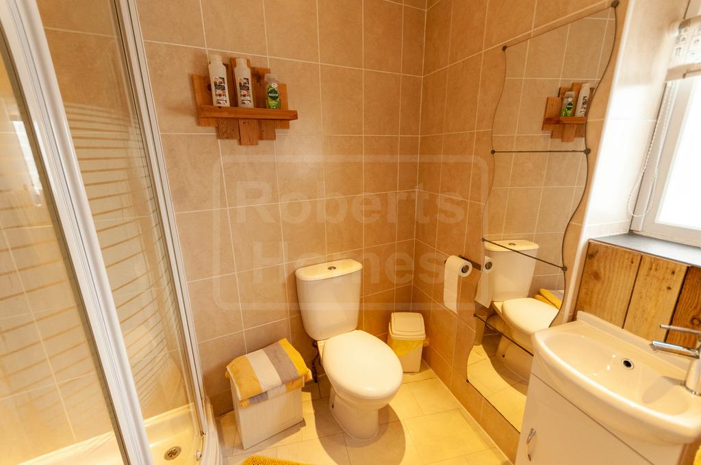 Holiday let shower room