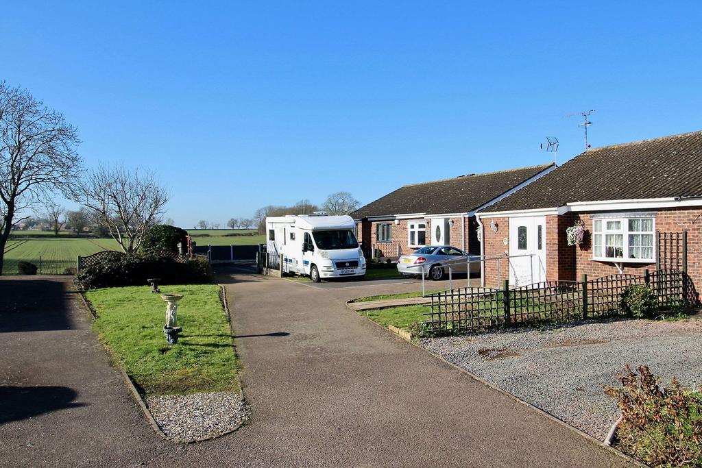 Hereford Close, Barwell LE9 8HU 2 bed semidetached bungalow £215,000