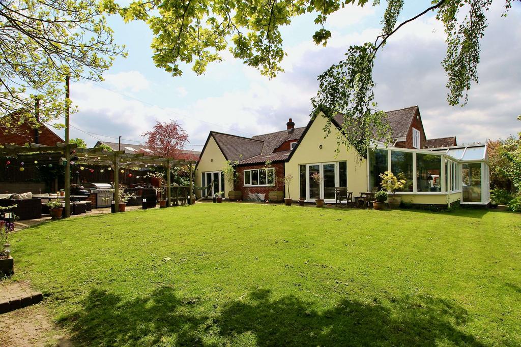 The Brockey Farmhouse, Kirkby Road, Barwell LE9 8FT 5 bed detached
