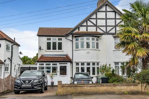 9 Queensway, West Wickham, BR4 9EP
