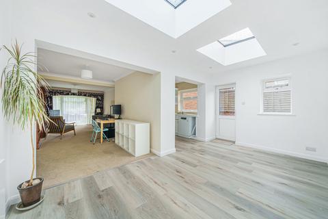 64 Broadacres, Guildford, GU3 3BD