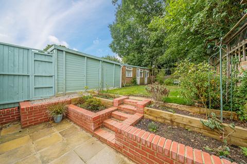 64 Broadacres, Guildford, GU3 3BD
