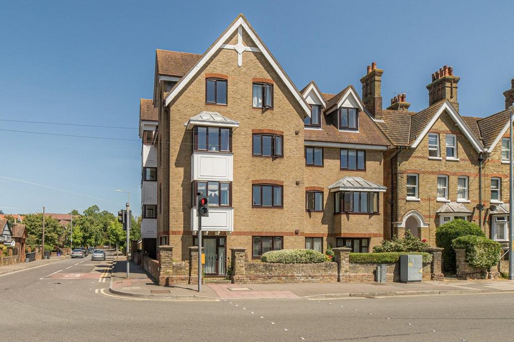 St. Lawrence Road, Canterbury, CT1 2 bed flat for sale £240,000