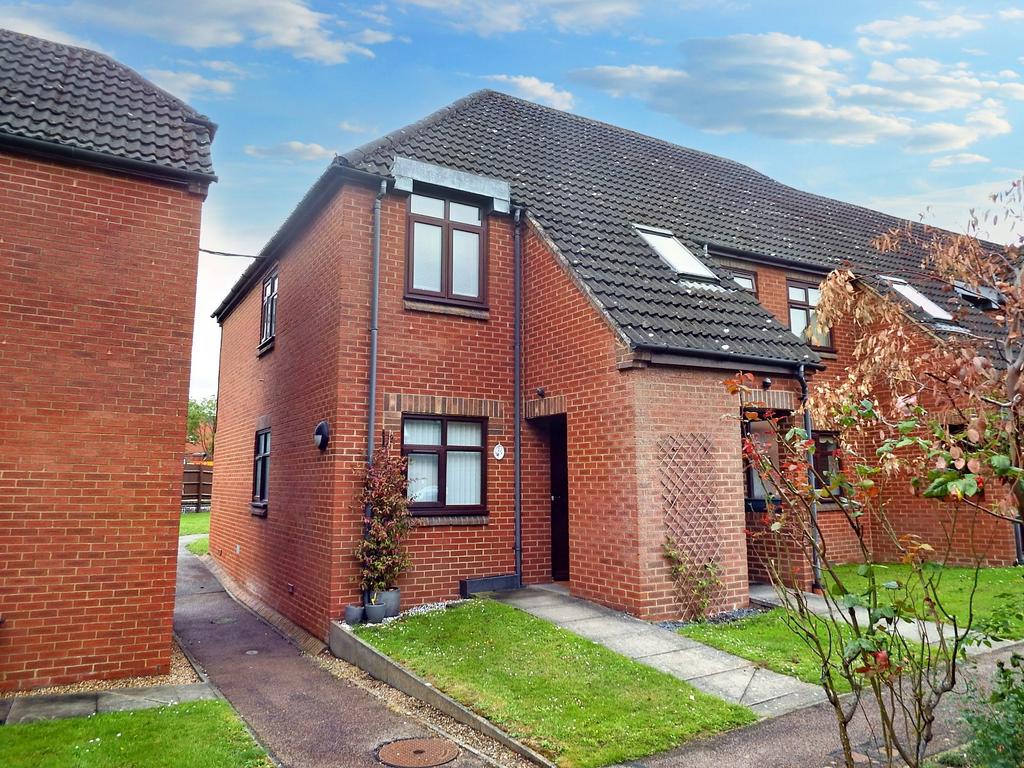 The Lawns, Stevenage, Hertfordshire, SG2 2 bed apartment for sale £260,000