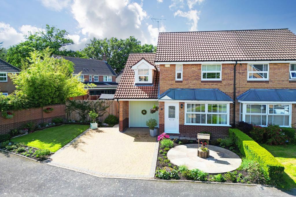 Kingsland Drive, Dorridge, B93 3 bed semidetached house £450,000