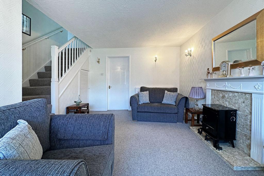 Kingsland Drive, Dorridge, B93 3 bed semidetached house £450,000