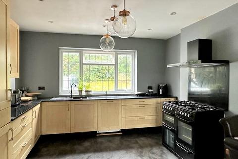 33 Leatherhead Road, Ashtead, KT21 2TP