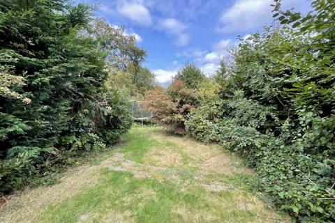 33 Leatherhead Road, Ashtead, KT21 2TP