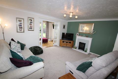3 bedroom detached house for sale, Clough Head, Penistone, Sheffield, S36 6UA