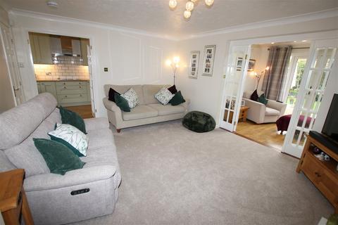 3 bedroom detached house for sale, Clough Head, Penistone, Sheffield, S36 6UA