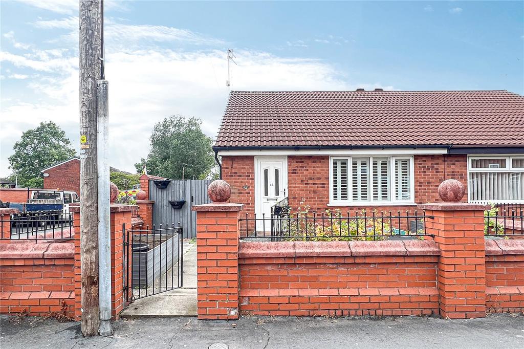 Assheton Road, Newton Heath... 2 bed bungalow £210,000