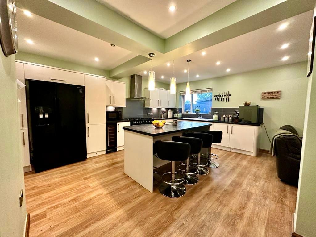 Chapel Road, Swinton, M27 4 bed detached house for sale £400,000