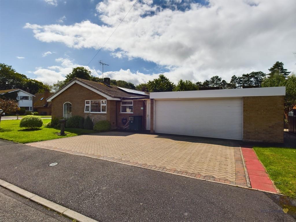 Lake Drive, Doveridge 3 bed detached bungalow for sale £425,000