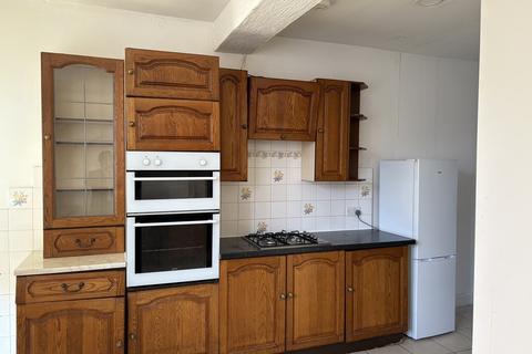 7 bedroom semi-detached house to rent, Haslemere Avenue, Hounslow