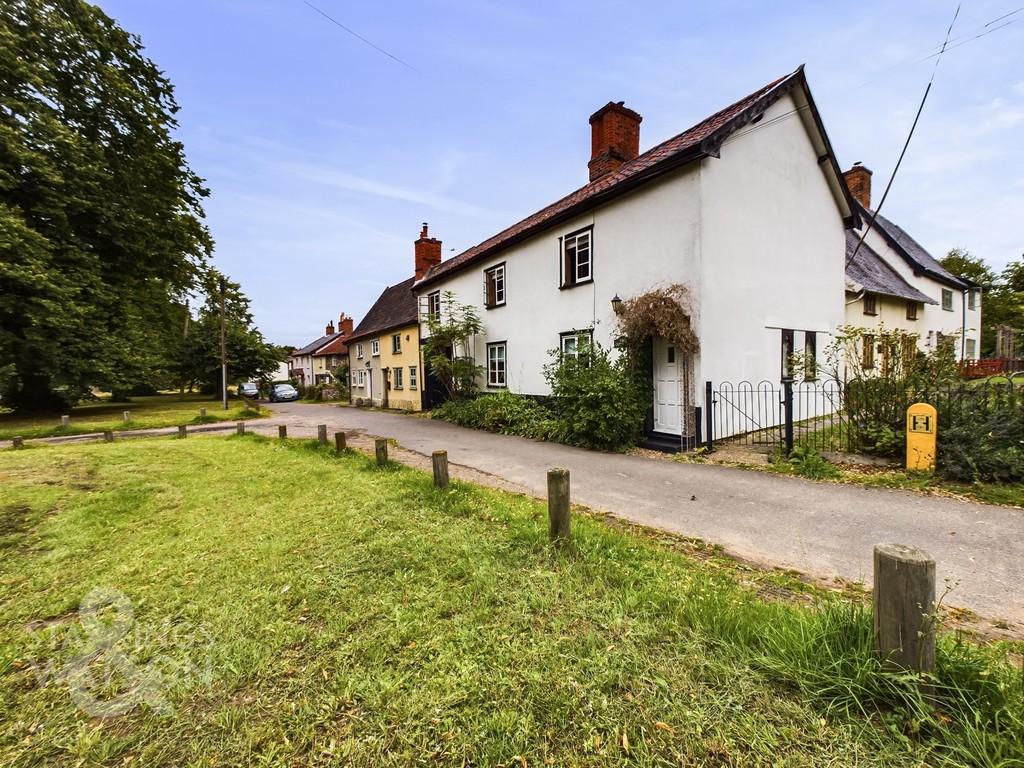 The Green, Palgrave, Diss 4 bed semidetached house for sale £300,000