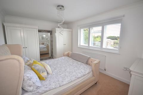 51 Upland Road, Thornwood, Epping, CM16 6NJ