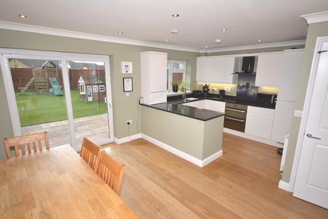 51 Upland Road, Thornwood, Epping, CM16 6NJ