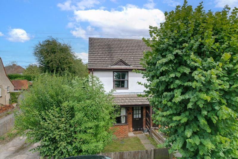 Park Road, Farnham 2 bed end of terrace house £1,500 pcm (£346 pw)