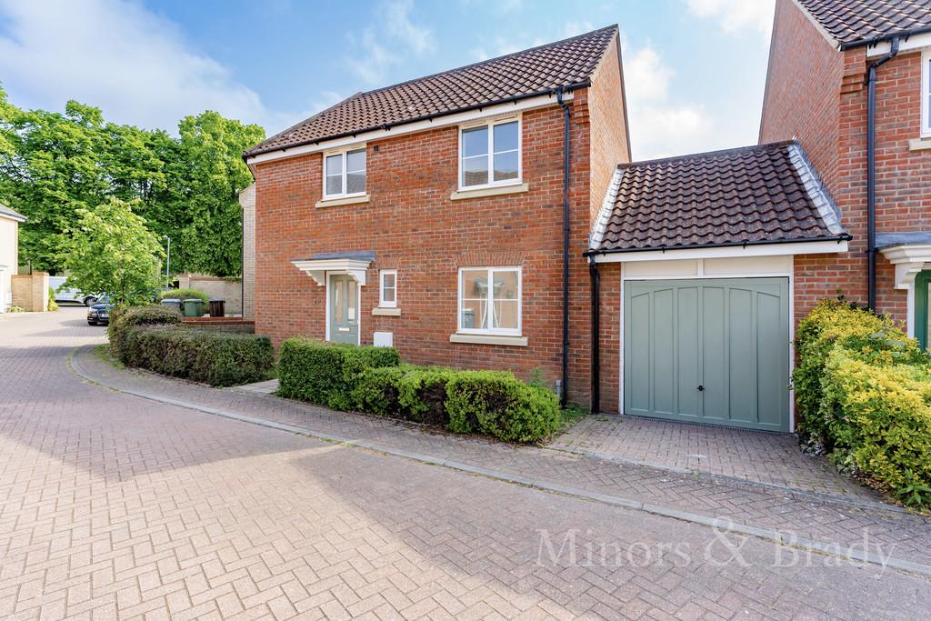 Taylor Way, Little Plumstead 3 bed detached house £1,150 pcm (£265 pw)