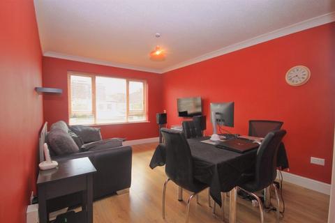 4 Howcroft Lane, Greenford, UB6 8XP