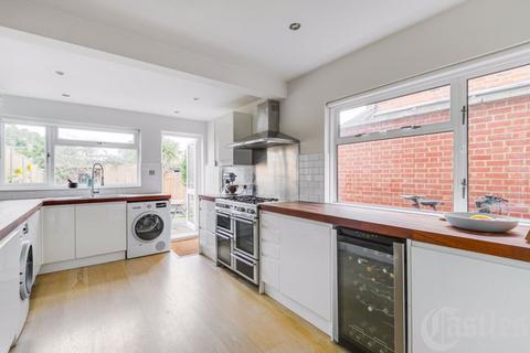 3 bedroom end of terrace house for sale, Shanklin Road, N8
