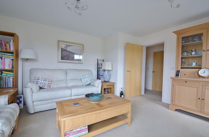 Wirethorn Furlong, Haddenham 2 bed apartment £270,000