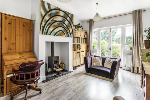 4 Hoskins Road, Oxted, RH8 9HT