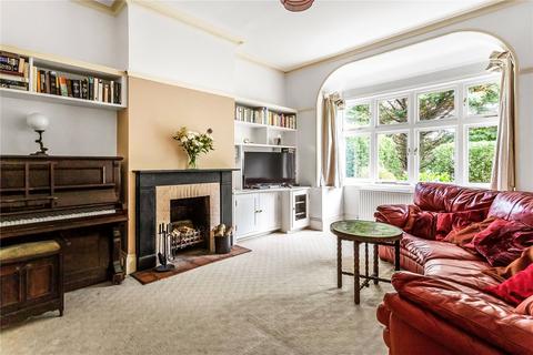4 Hoskins Road, Oxted, RH8 9HT