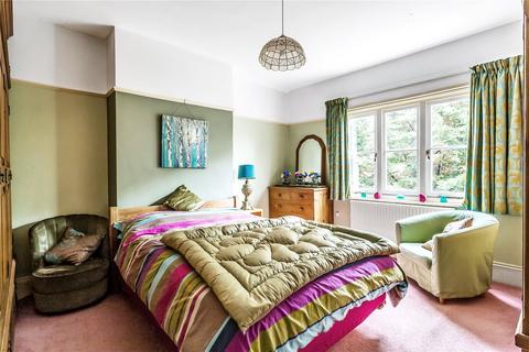 4 Hoskins Road, Oxted, RH8 9HT