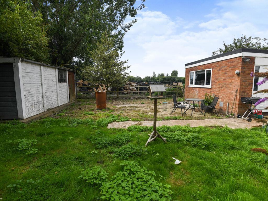 Fridaybridge Road, Elm, Wisbech, Cambridgeshire, PE14 0AT 2 bed semidetached house for sale £