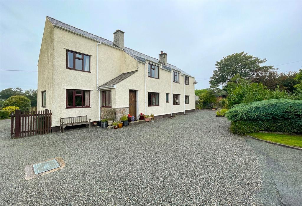 Brynsiencyn, Llanfairpwll, Isle of Anglesey, LL61 4 bed detached house