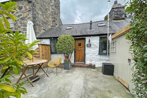 2 bedroom terraced house for sale, Gyrn Goch, Caernarfon, Gwynedd, LL54