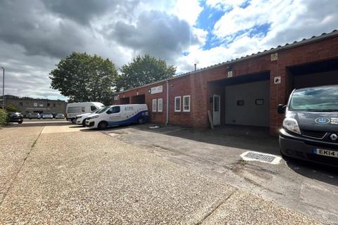 Industrial unit to rent - 3 Wheatear Industrial Estate, Perry Road, Witham, Essex, CM8