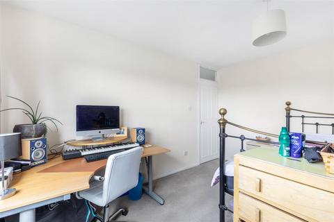 2 bedroom flat to rent, Barnes High Street, Barnes, SW13.