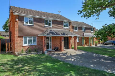 5 Beechwood, Southwater, Horsham, RH13 9JU