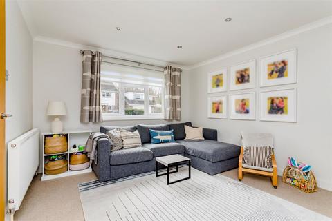 5 Beechwood, Southwater, Horsham, RH13 9JU