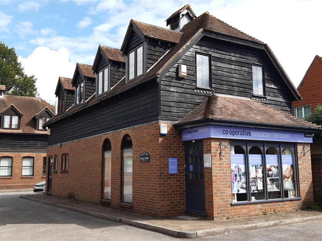 Tring Road, Wendover HP22 Property to rent £792 pcm (£183 pw)