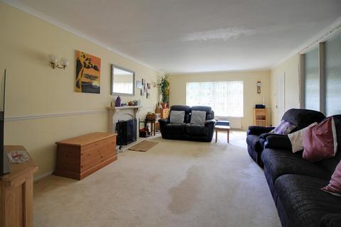 5 Armstrong Drive, Dereham, NR19 2EZ
