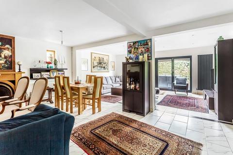 14 Daymerslea Ridge, Leatherhead, KT22 8TF