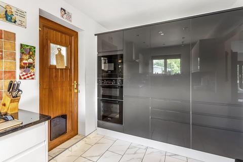 14 Daymerslea Ridge, Leatherhead, KT22 8TF
