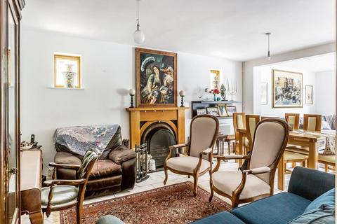 14 Daymerslea Ridge, Leatherhead, KT22 8TF