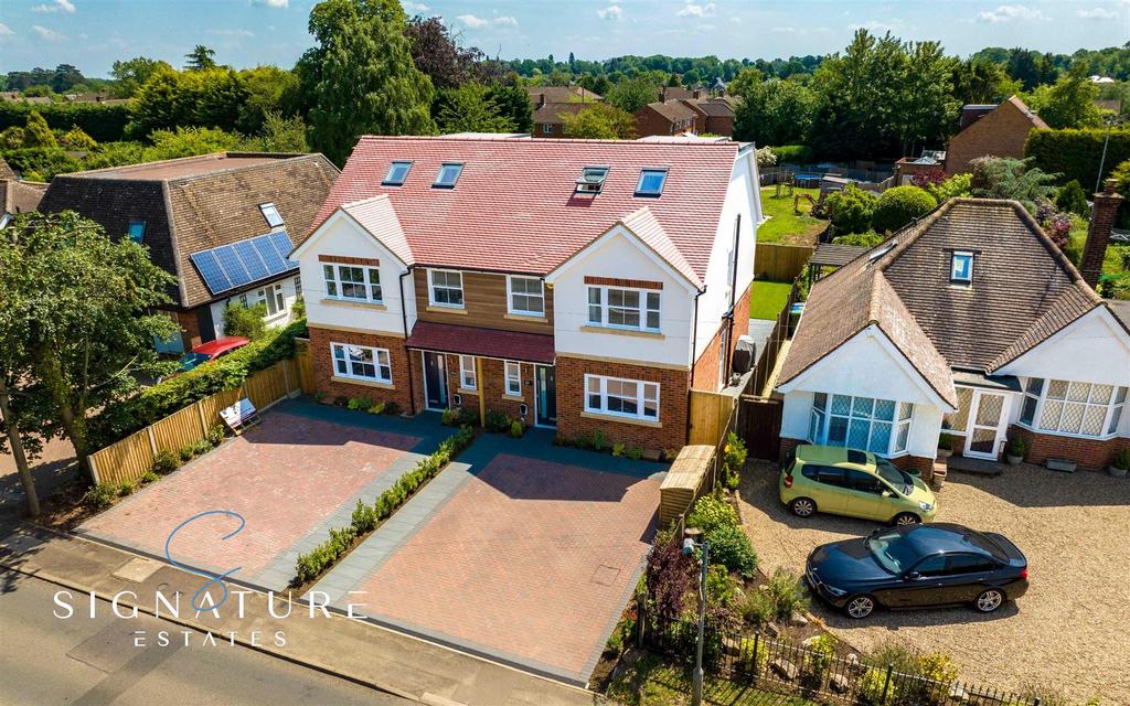 Chesham Road, Bovingdon, Hemel Hempstead 4 bed semidetached house for