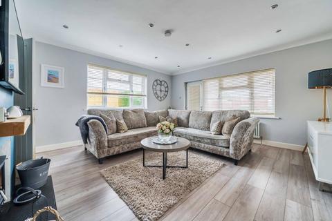 14 Dunes Road, Greatstone, New Romney, TN28 8SS