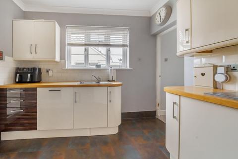 14 Dunes Road, Greatstone, New Romney, TN28 8SS